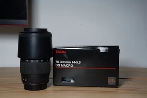 Sigma 70-300mm f/4-5.6 Telephoto Macro EF-S - Picture 1 of 3
