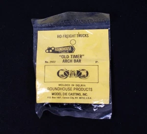 Roundhouse Old Timer Arch Bar Trucks No 2922, New in sealed Package, 1 Pair - Foto 1 di 3