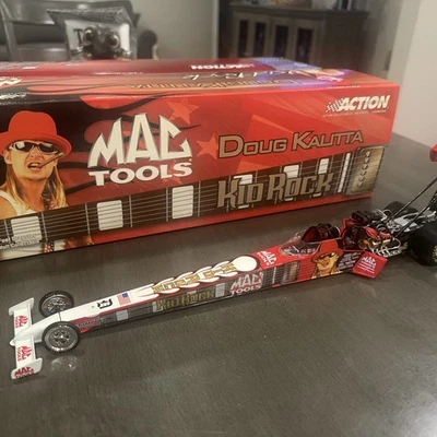 03 Action Doug Kalitta/MAC Tools/KID ROCK Dragster 1:24 Diecast Foto 1 de 4
