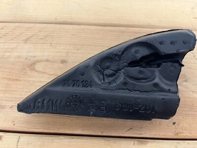 04-07 BMW E60 530i 525i 550i Front RIGHT Triangle Tweeter Cover Seal OEM 7076124 - Image 1 of 4