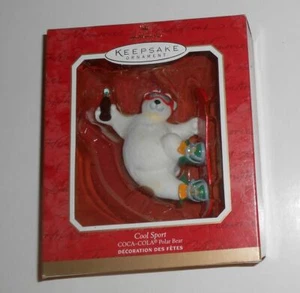 DISTINTIVO ADORNO DE NAVIDAD COCA-COLA - COOL DEPORTE OSO POLAR - NUEVO - Imagen 1 de 3