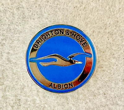 PIN SOLAPA DE FÚTBOL/FÚTBOL ESMALTADO BRIGHTON & HOVE ALBION CON BOLSA DE ALMACENAMIENTO PLATEADA... Foto 1 de 2