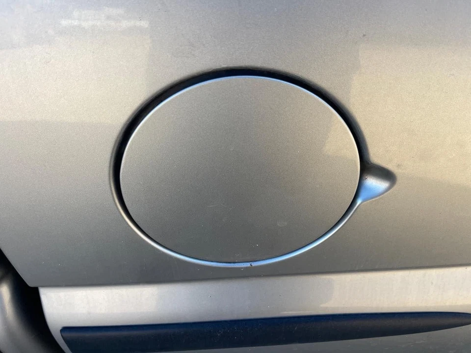 Fuel Tank Filler Gas Door GMC SIERRA 1500 99 00 01 02 03 04 05 06 07 Foto 1 de 1