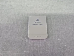 Sony PS1 Playstation1 Memory Card Bianca Slim Edizione PSone Buone Condizioni - Foto 1 di 6