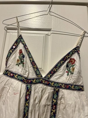 VESTIDO BABYDOLL CHARLOTTE RUSSE SEXY ESPAGUETI BORDADO BORDE CINTA BLANCO ALGODÓN Foto 1 de 4