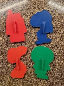 Snoopy Cookie Cutters Set Of 4 Peanuts Hallmark Red Blue Green Vintage - Bild 1 von 11