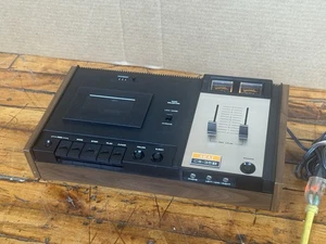 Reproductor grabadora de cinta de casete vintage Akai CS-35D enciende bien para piezas - Imagen 1 de 14