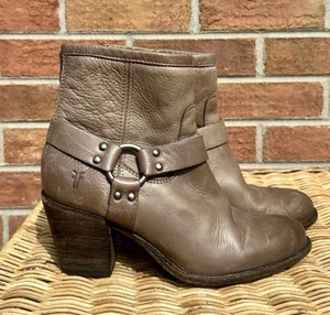 FRYE TABITHA Harness kurze Stiefeletten Reißverschluss Absatz Biker Reiten Motorrad Gr: 8,5 B - Bild 1 von 12