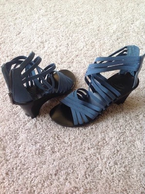 B Makowsky 坡跟凉鞋 BMTINY 尺码 5.5 — 第 1/4 张图片