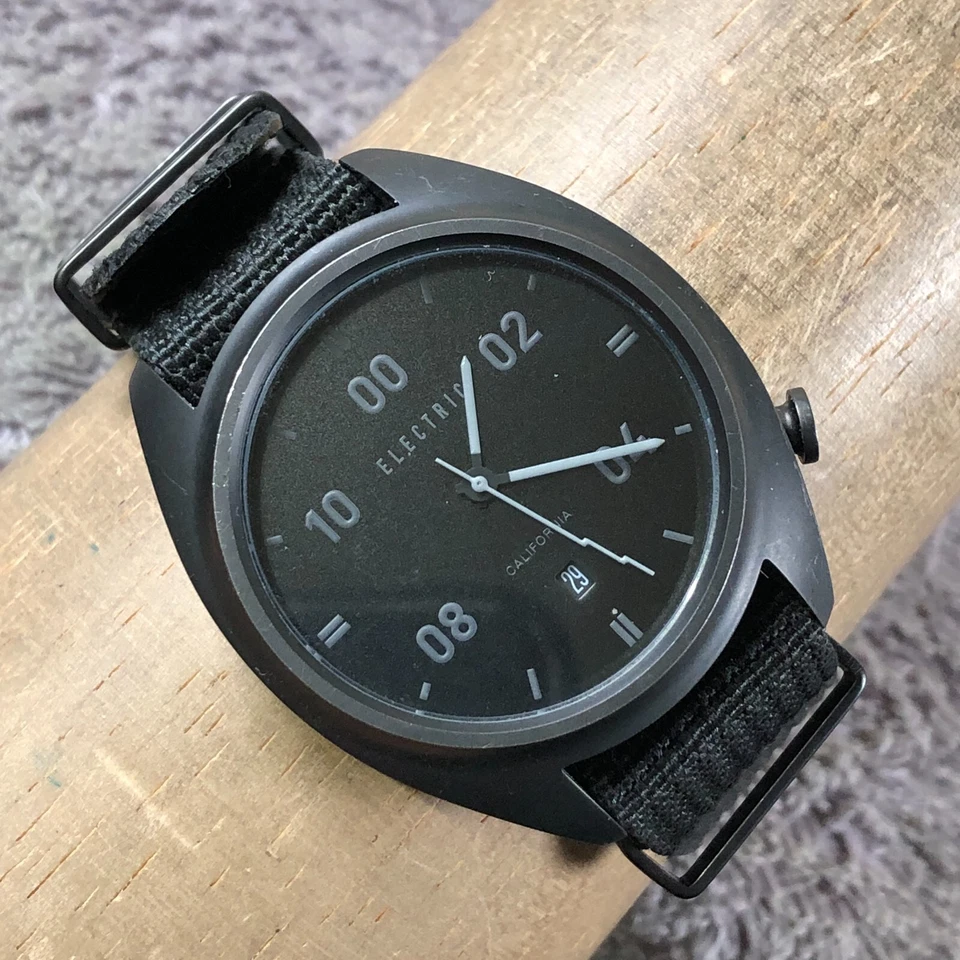 电动加州男士腕表OW01黑色表盘日期尼龙表带石英表40毫米手表8 3/4 — 第 1/4 张图片