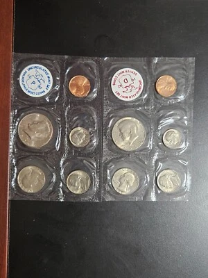 1982 Souvenir Mint Set Including P and D coins Uncirculated In Cellophane SCARCE - Image 1 of 2