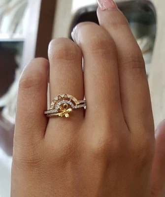 Precioso anillo de boda de oro de 22 quilates con flor de margarita corte redondo simulado circonita cúbica Foto 1 de 4