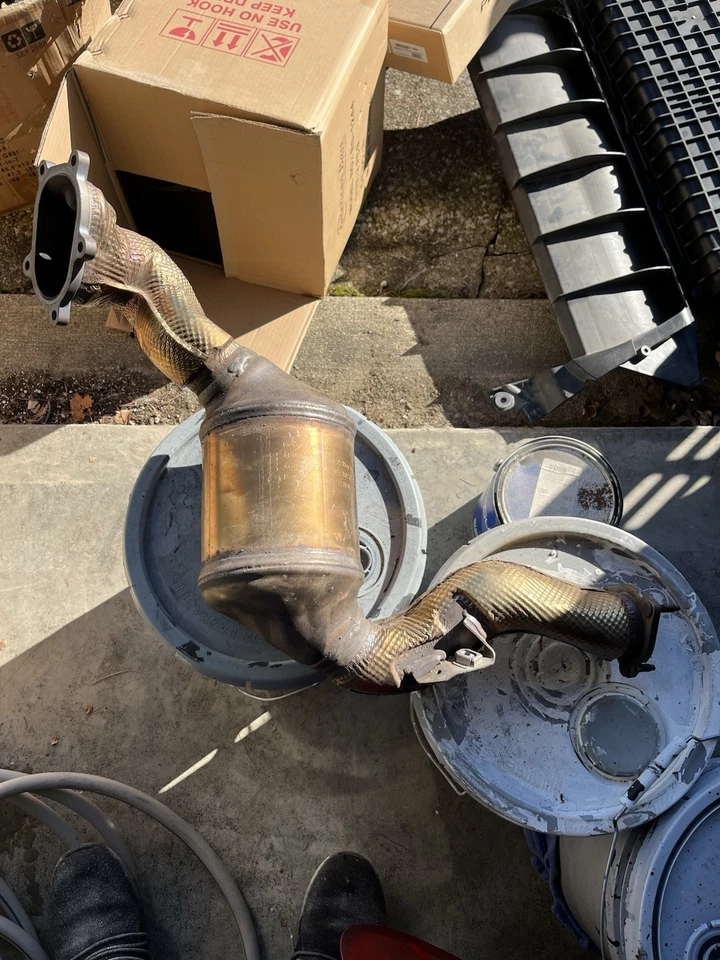OEM AUDI CATALYTIC CONVERTERS FOR 4.0T, 12-18, S6 / S7 / RS6 / RS7 / A8 / S8 - Image 1 of 4