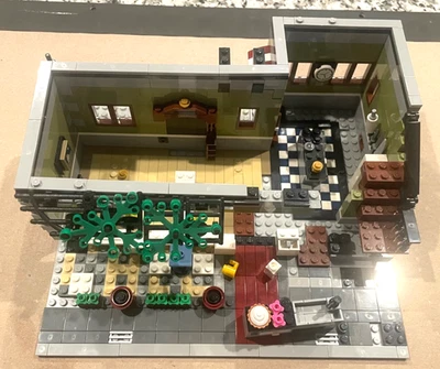Lego (10243) Parisian Restaurant - used - missing pieces  - Image 1 of 4
