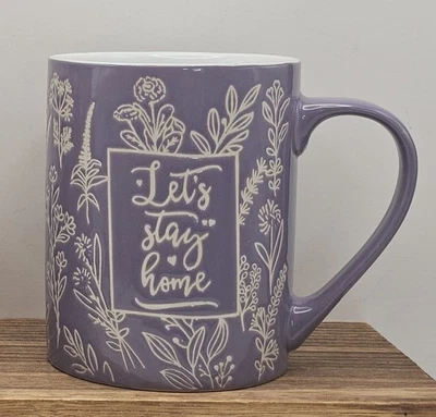 Caneca de café/chá cerâmica design floral gravado roxo "Let’s Stay Home" - Imagem 1 de 4