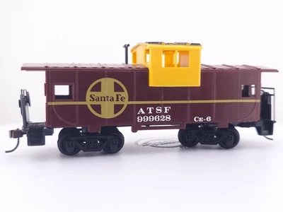 Bachmann HO Scale Santa Fe 36' Wide Vision Caboose ATSF 999628 CE-6 Model Train - Image 1 of 4
