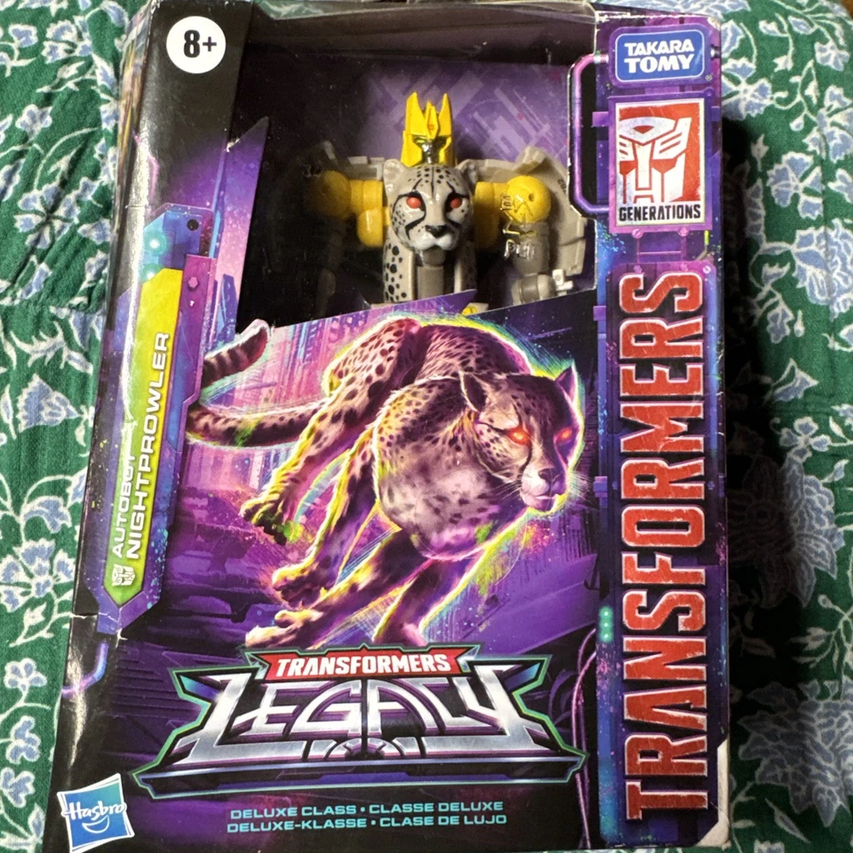 Hasbro Transformers Legacy Autobot Nightprowler Deluxe Class Takara Tomy