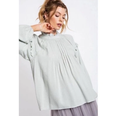 Caballete | Blusa holgada de crepé texturizado | Salvia apagada | Detalle de volantes y encaje | S Foto 1 de 4