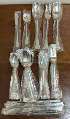 Juego de cubiertos de 45 piezas de acero inoxidable Lexington de colección con piezas para servir hecho en Japón Foto 1 de 4