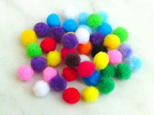 50x Pompons Bommel Kugeln Bunt FarbMix 10mm Handwerk Puppe Nähen Deko Basteln - Bild 1 von 1