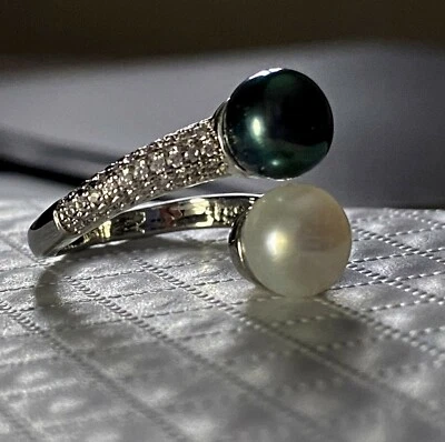 Anillo de plata de ley de 7-8 mm blanco y negro perlas de agua dulce enchapado en platino de 14 k Foto 1 de 4