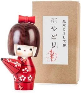 Japanische Kokeshi Holzpuppe mit KASA Regenschirm Kimono Mädchen/Made in Japan - Bild 1 von 3
