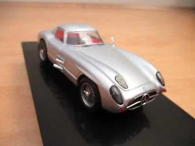Modelos IXO; Mercedes Benz 300SLR 1955 cupé; plateado; como nuevo y en caja Foto 1 de 4