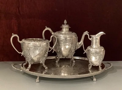 Fabuloso Juego de Té y Bandeja Plateada ESTÉTICA MEDIADOS DEL SIGLO XIX SHAW & FISHER C1860 Foto 1 de 4