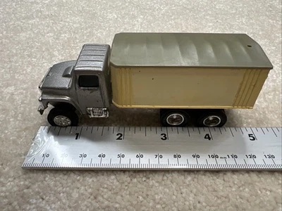 Camión de grano de transporte Ertl Tyler original juguete fundido a presión plateado con cubierta R9 Foto 1 de 4