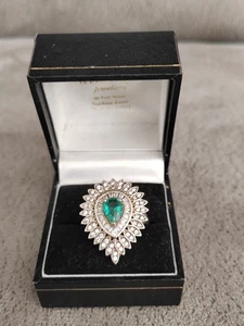 Ladies 925 Sterling Silver Emerald Colour And Diamondte Cluster Ring Size S - Picture 1 of 5