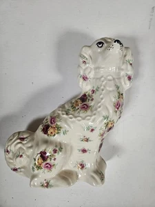 Cerámica de colección Staffordshire perro K L M blanca floral hecha en Inglaterra 12" de alto - Imagen 1 de 5