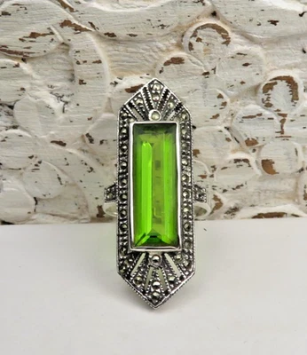 КРАСИВОЕ ВИНТАЖНОЕ КОКТЕЙЛЬНОЕ КОЛЬЦО ИЗ ЗЕЛЕНОГО СТЕКЛА И СЕРЕБРА ВЫСШЕЙ ПРОБЫ РАЗМЕР 8 - Изображение 1 из 4