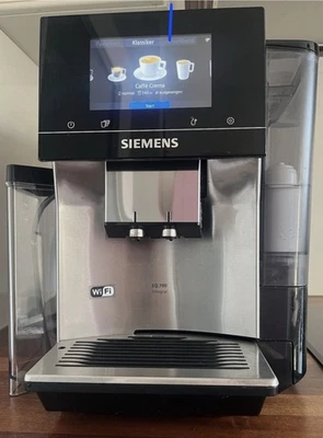 Siemens Kaffeevollautomat EQ700, Edelstahl, Klavierlack Schwarz.  TQ703D07 Wifi - Bild 1 von 4