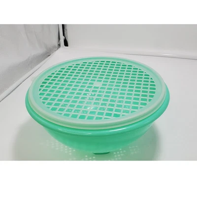 Vintage Tupperware #339 2 Qt Colander Jadeite Green w/Strainer (No Lid) - Image 1 of 4