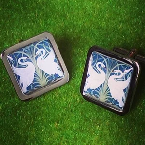 Handmade WILLIAM MORRIS SWAN DESIGN CUFFLINKS chrome GIFT BOXED art nouveau - Picture 1 of 1