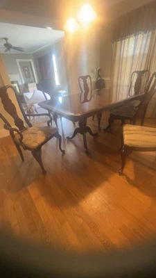 Almohadilla para mesa de comedor de cerezo macizo Foto 1 de 4