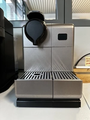 De'Longhi Lattissima Touch EN560.S Macchina da Caffè a Capsule - Silver - Immagine 1 di 4