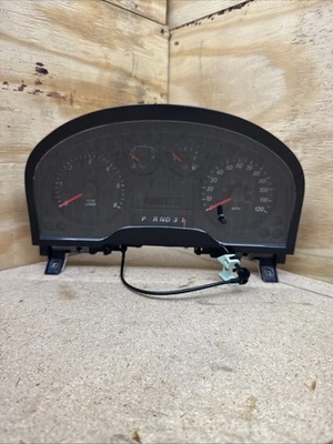 Cuadro de instrumentos velocímetro 05 Ford Freestar indicadores de panel de instrumentos 95.614 millas Foto 1 de 4