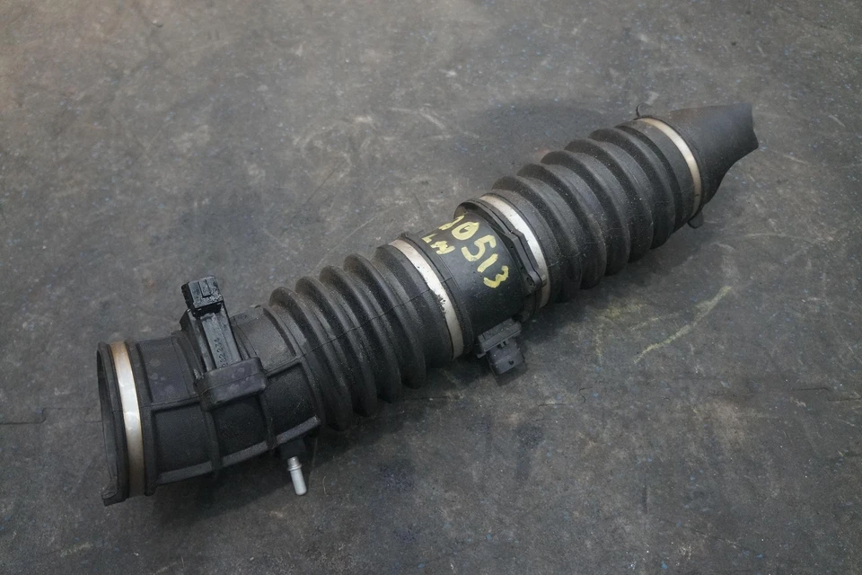 Tubo de conducto colector de admisión de aire del motor izquierdo 282234 Ferrari FF 2014 Foto 1 de 4