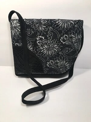 Cartera de mano vintage de gamuza negra de madera Vic hecha en Austria plateada floral años 80’s Foto 1 de 4
