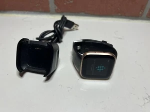 Fitbit Versa 2 Activity Tracker GOLD Smartwatch Smart Watch FB507 Large - Picture 1 of 3
