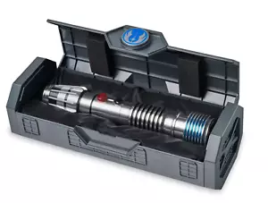 Neu Disney Star Wars Galaxys Edge Plo Koon Legacy Lichtschwertgriff - Bild 1 von 3