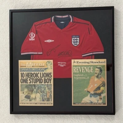 David Beckham and Michael Owen framed signed jersey - Argentina vs. England 2002 - Image 1 of 4