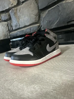Nike Jordan 1 Mid Bred Shadow PS Talla 9C Jóvenes Niños DQ8424-006 Negro Rojo Gris Foto 1 de 4