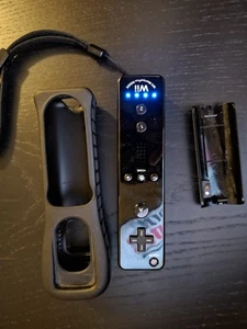 Official Nintendo Wii Remote / Wiimote Motion Plus Controllers for Wii/Wii U - Picture 1 of 5