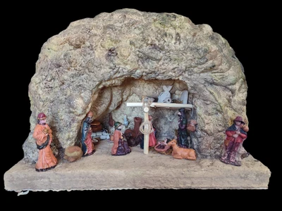 Gruta de presépio feita à mão com luz LED – Berço de Natal, figuras de resina. - Imagem 1 de 4