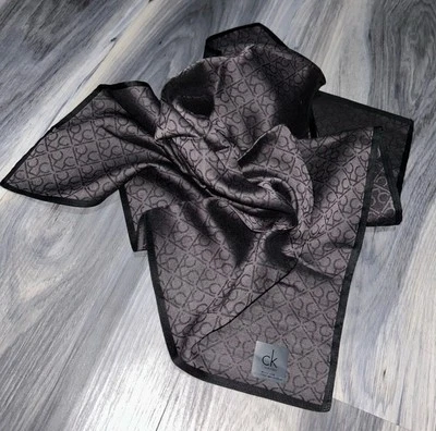 Pañuelo bufanda vintage de algodón con estampado completo CK negro Calvin Klein Foto 1 de 4