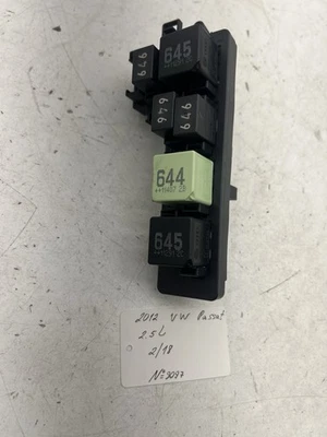 Relé de fusibles Volkswagen Passat 2012-2015 2,5 L OEM. Foto 1 de 4