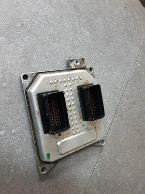 Módulo de control del motor Saturn Astra 55568880 OEM usado 5WK9 432 Foto 1 de 4