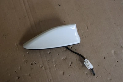 2017-2019 年斯巴鲁 Impreza 车顶鲨鱼鳍天线 / 白色 K1X / 86321FL20AW7 — 第 1/4 张图片